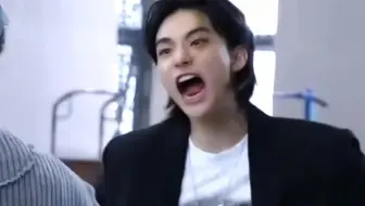 他是不是以为自己很凶啊啊啊啊~~