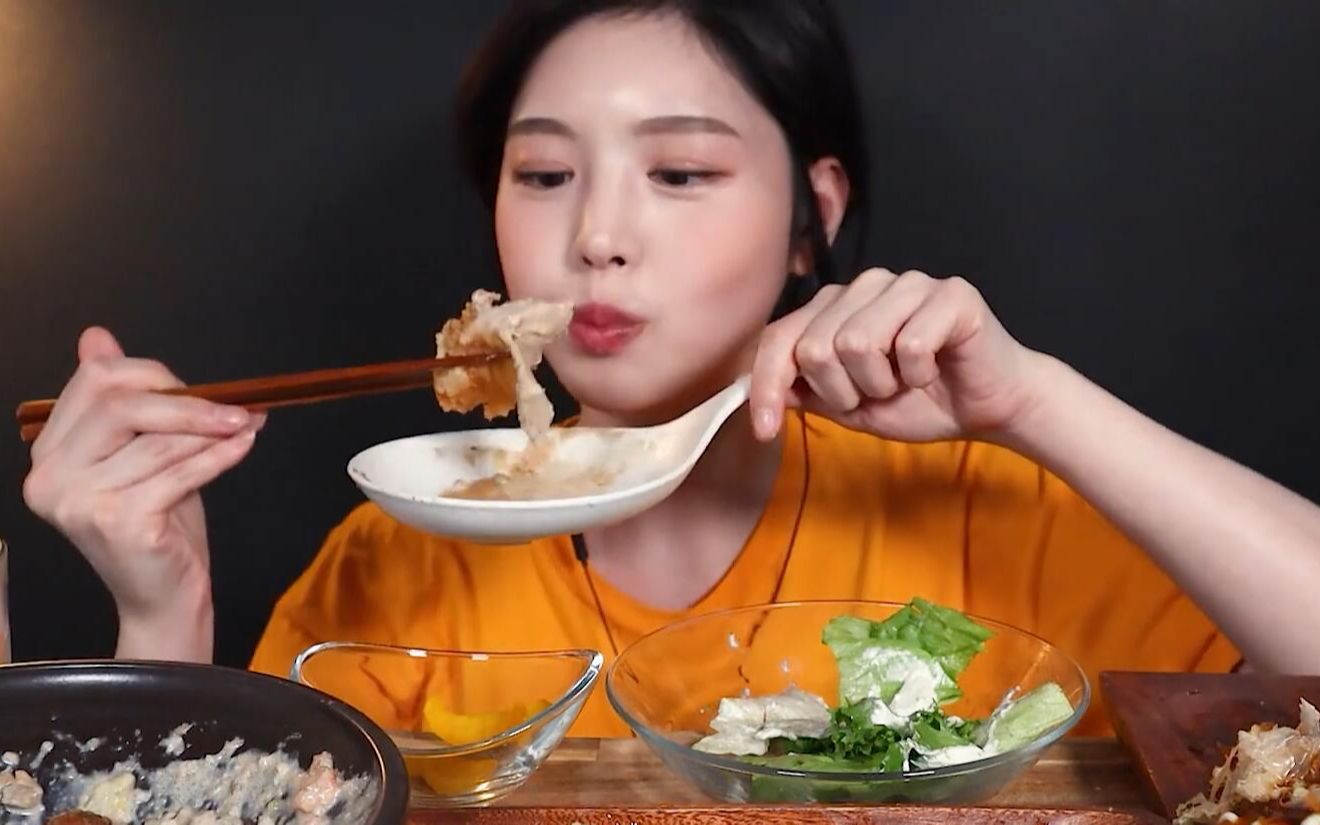 【大口吃播】boki 明太鱼子奶油乌冬面油淋鸡三文鱼沙拉日式煎饼冰