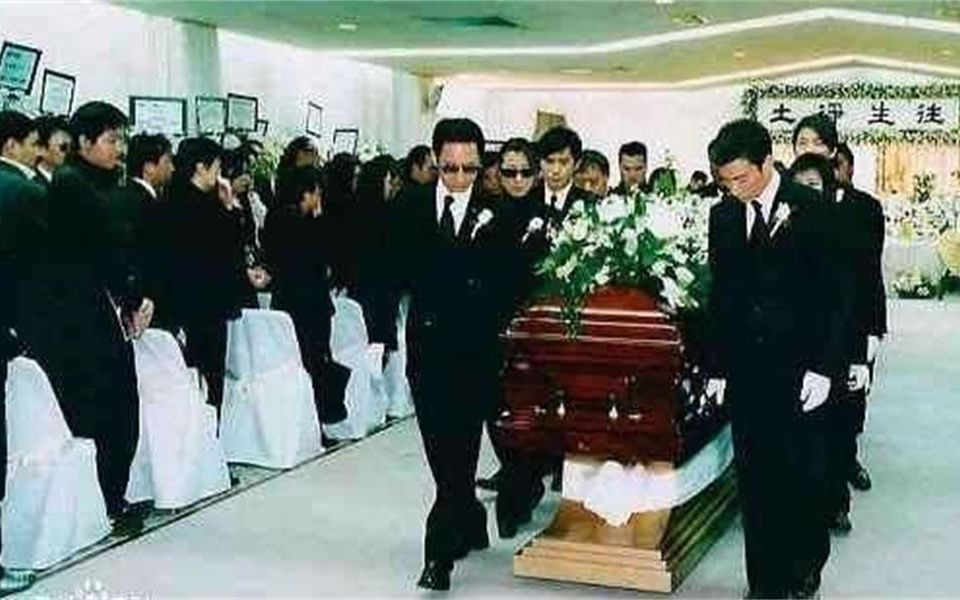 因一首歌成名,40岁梅艳芳葬礼当天去世,隐瞒死因多年终被曝光哔哩哔哩bilibili