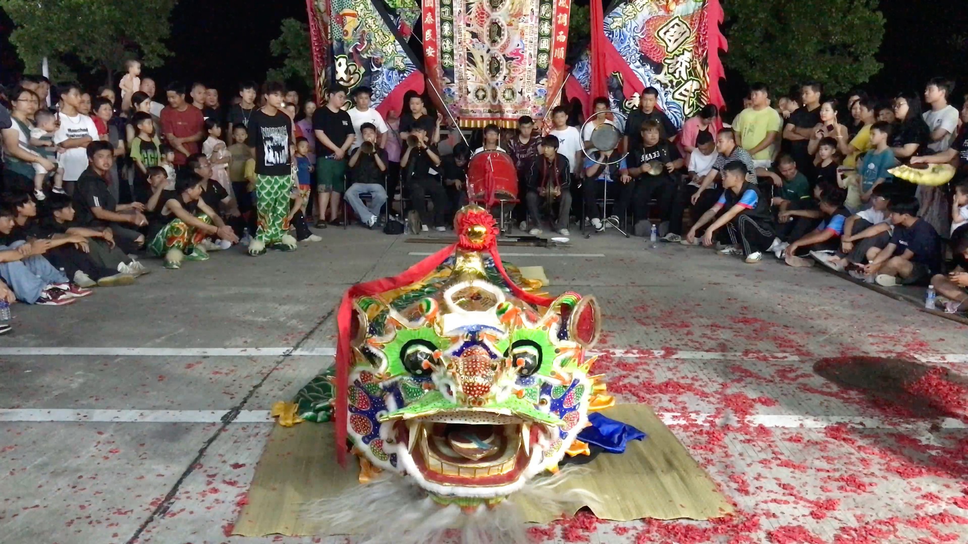 海丰梅隴忠毅堂6月2号在梅陇中心城富贵音乐烤吧开业麒麟狮汇演