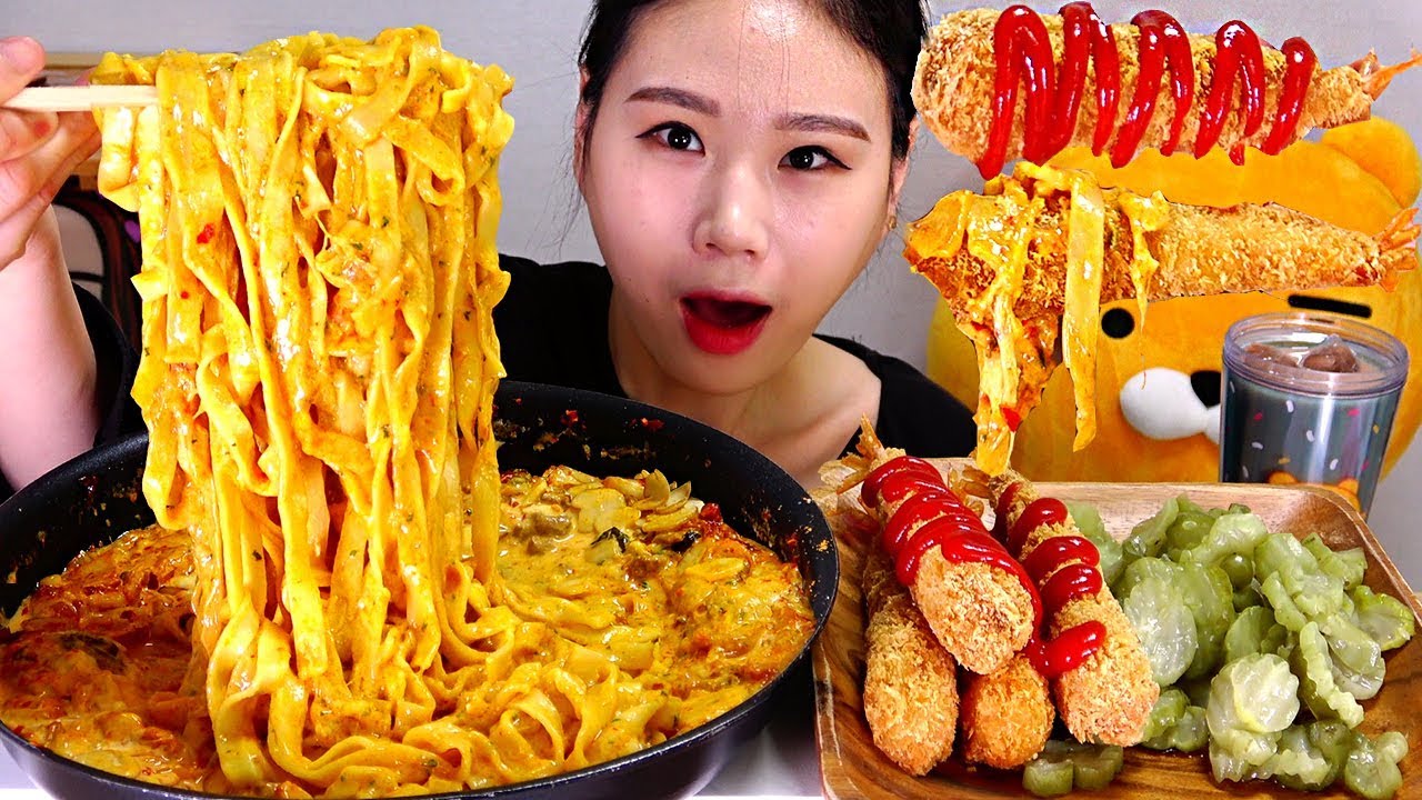 【卡妹】用辣丝拌泡菜做的泡菜奶油意大利面炸虾吃播mukbang(2019年9