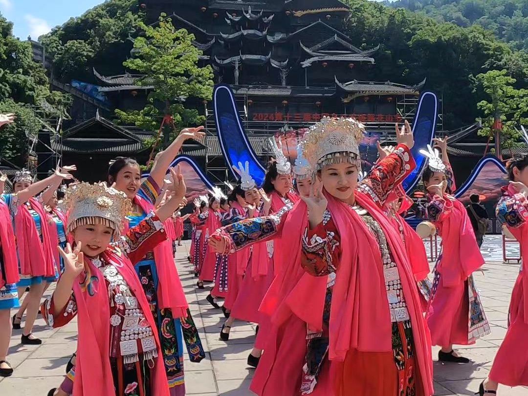 读行侠带你畅游重庆彭水:览奇山秀水,赏苗乡风情哔哩哔哩bilibili