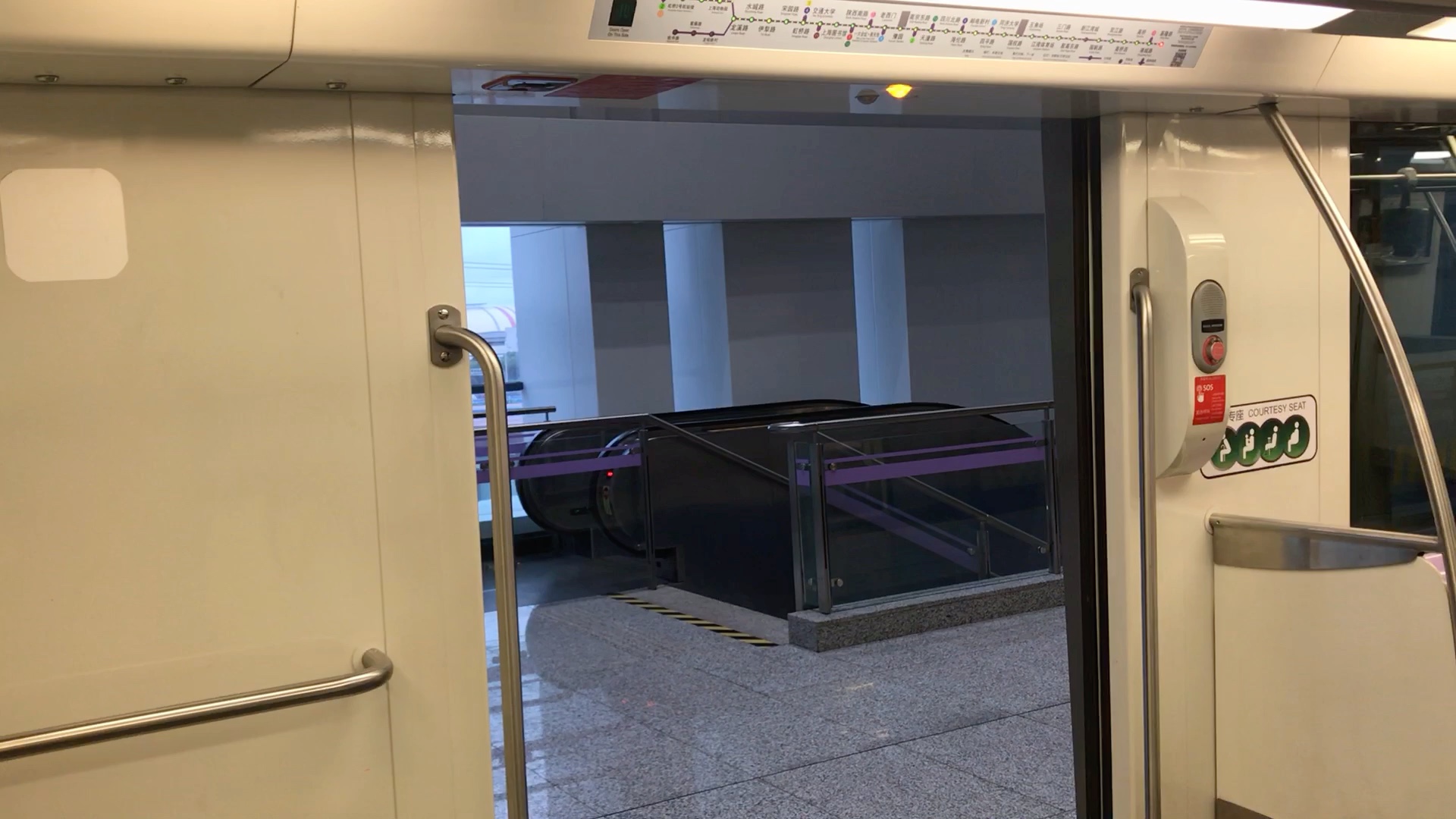 【上海地铁】10号线两种车型关门