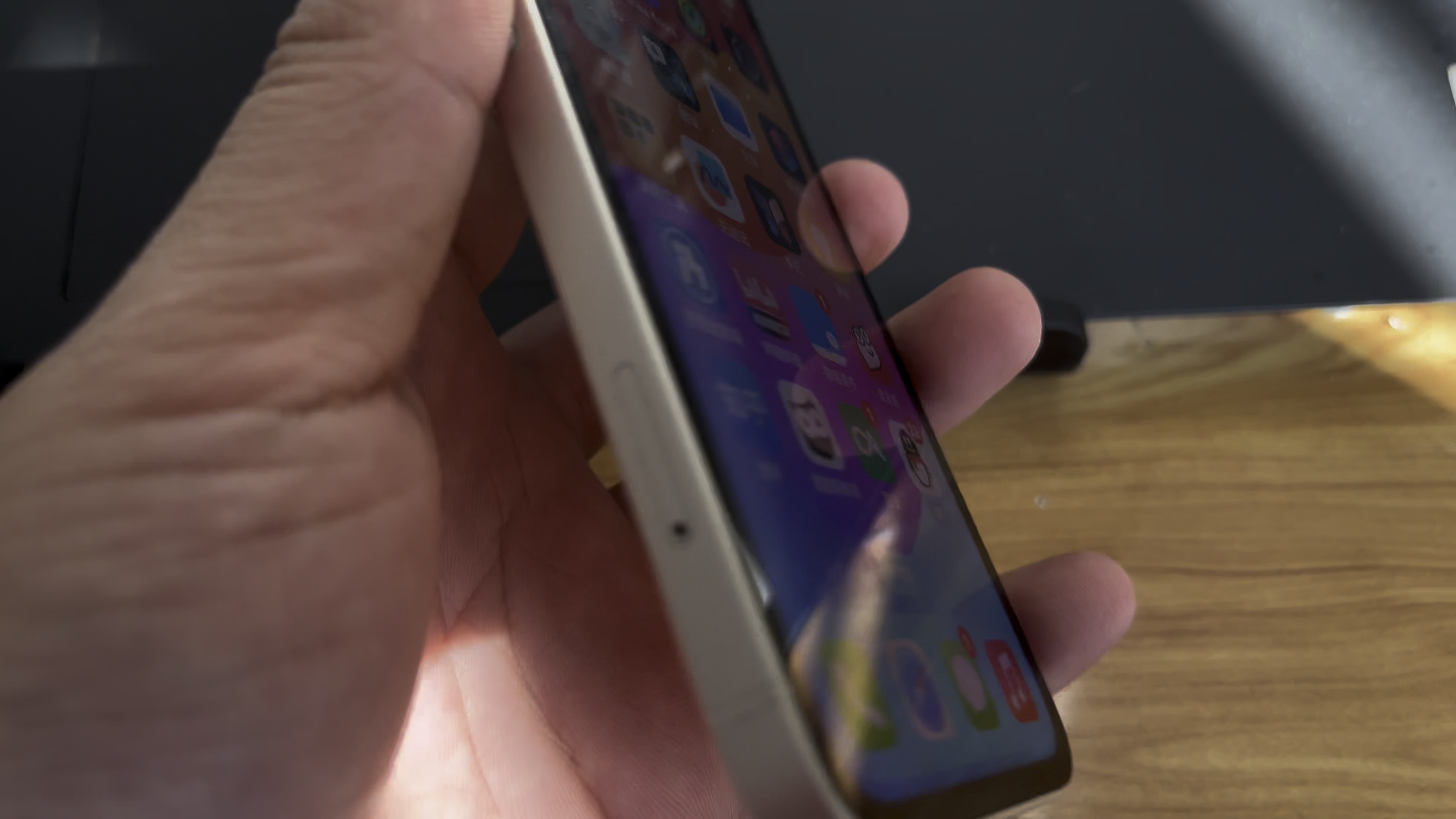 搭载瑞橘lcd的iphone12mini的屏幕特写来了