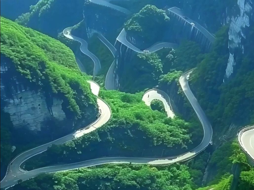 东白山盘山公路图片