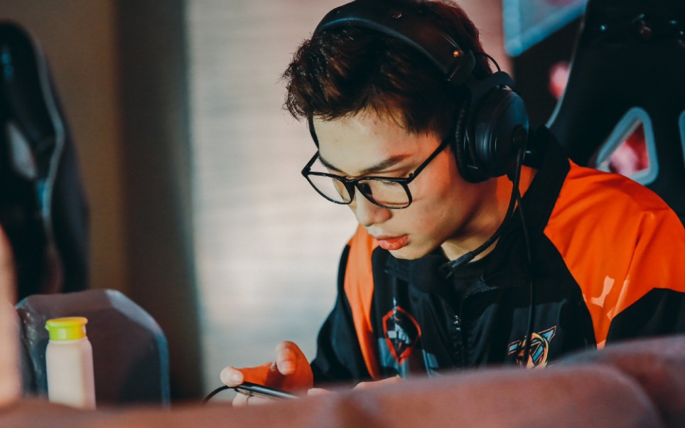 第五人格zq战队大龙今天是龙老师全体起立