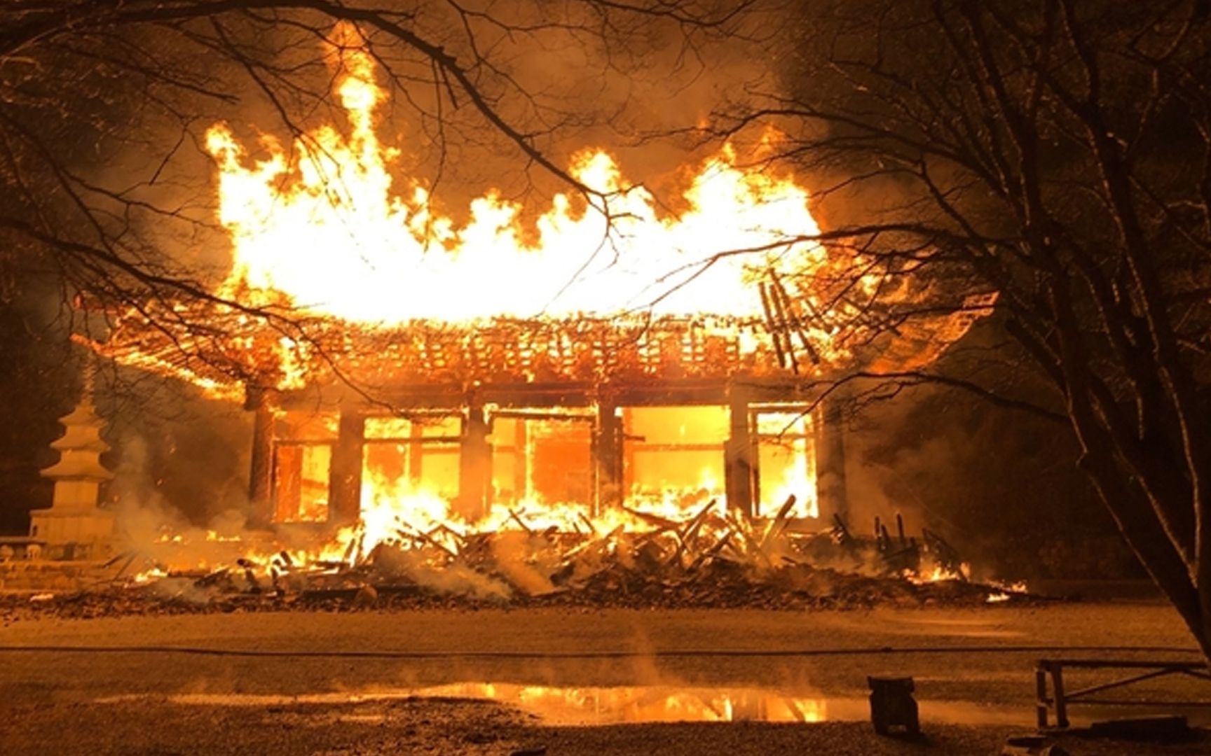 韩国千年古寺遭僧人纵火整座宝殿被烧光