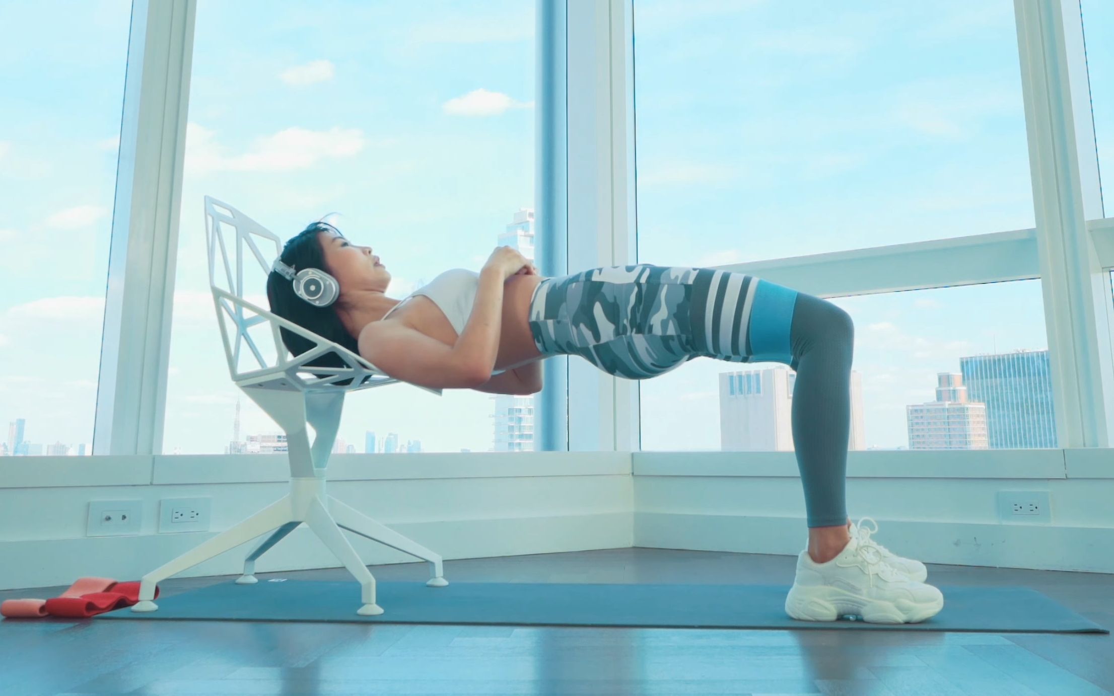 召唤翘臀!专练臀部的弹力带动作【bigsis健身馆】_哔哩哔哩_bilibili