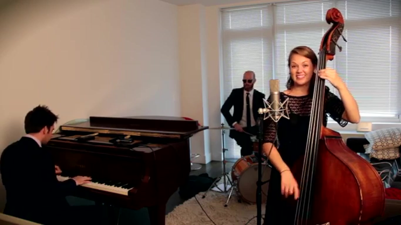 [图]【油管】巨好听女声爵士版All About that Bass翻唱(PostmodernJukebox ft. Kate Davis)