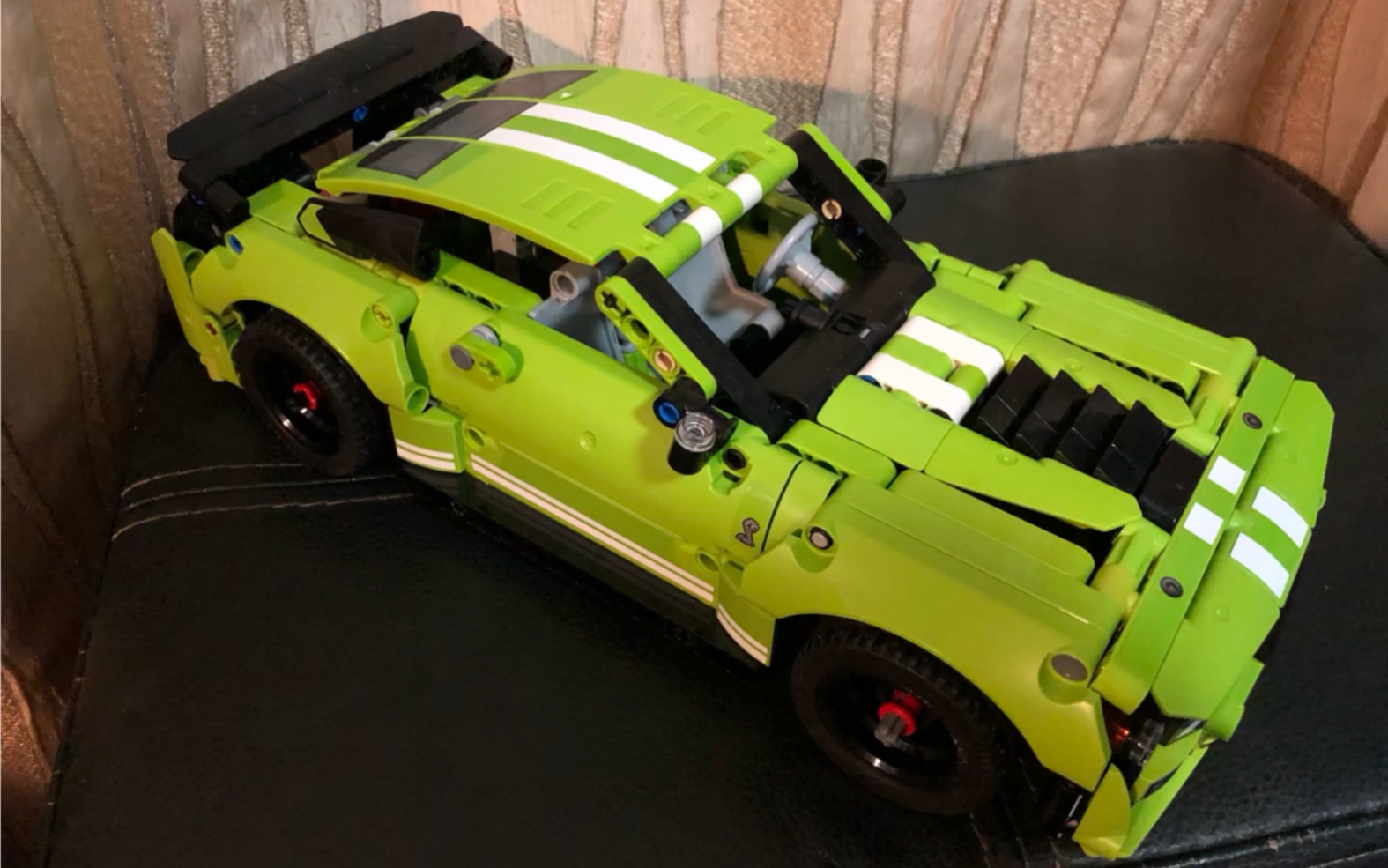 乐高福特野马成品的简短测评(真的很短)