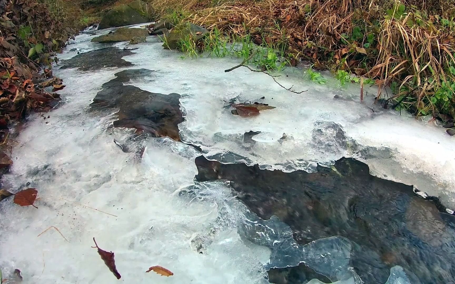 [图]聆听融冰下的缓缓流水声