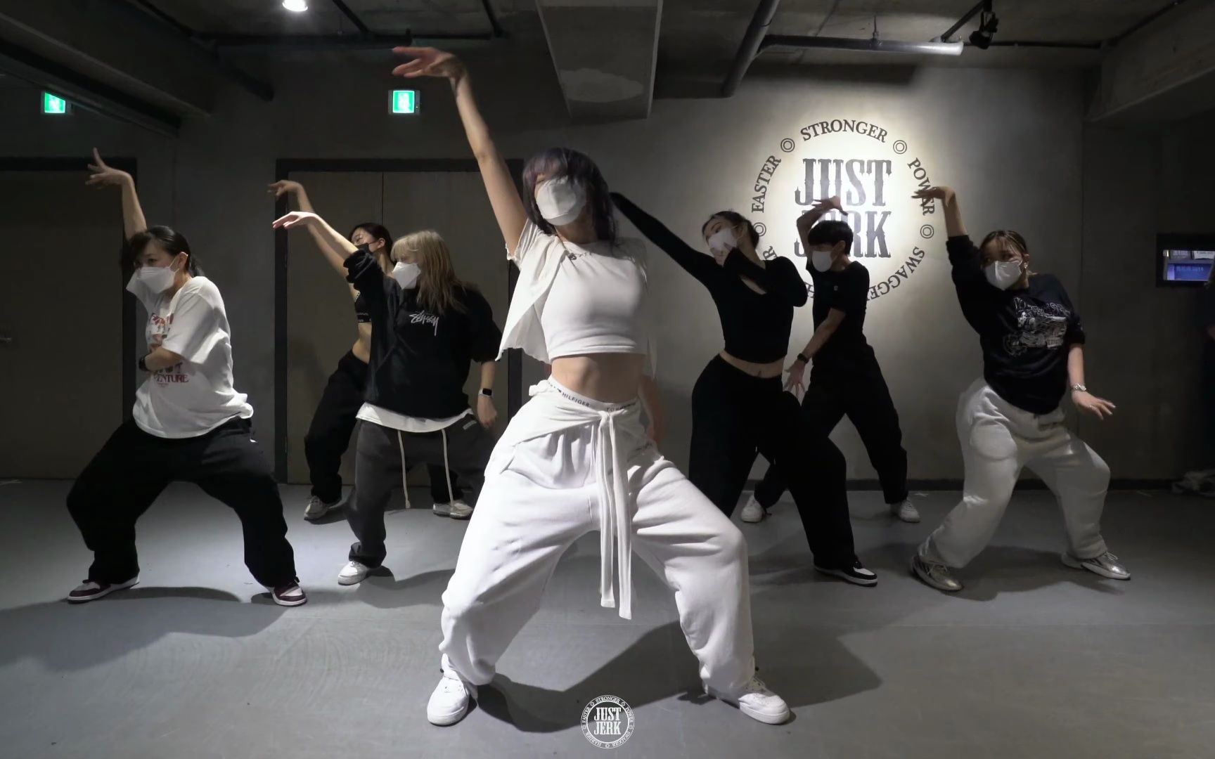 bada lee class ariana grande - ridiculous