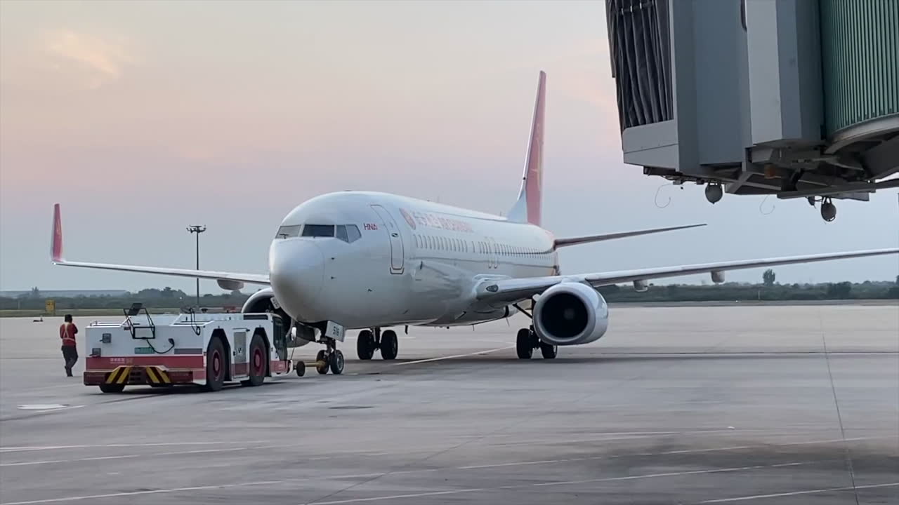 【看飞机】长安航空b737-800飞机推出