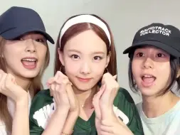 Video herunterladen: 林娜琏 X 孙彩瑛 X 周子瑜 “ABCD”Challenge