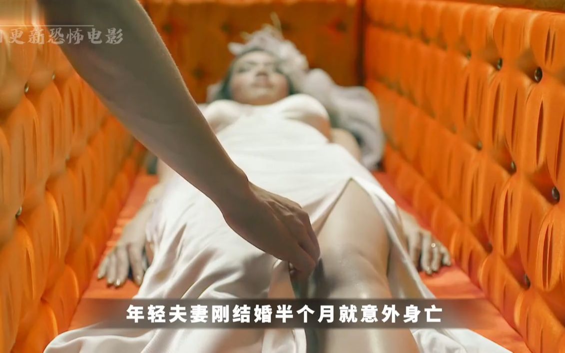 殡仪馆来了美女,员工看到这身材,忍不住上手一把结果意外了