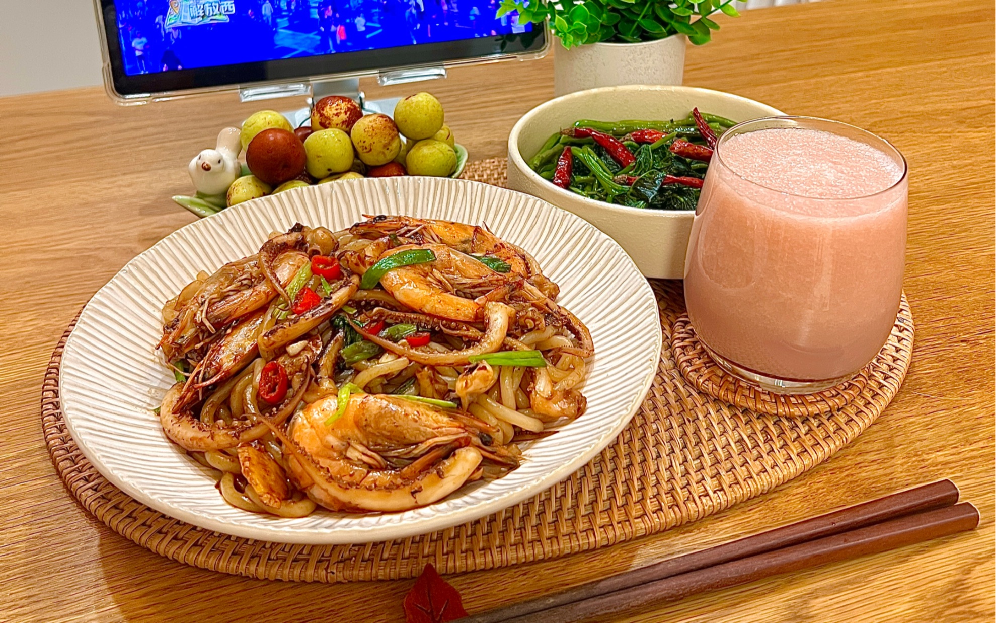 一人食vlog08海鲜炒米线|清炒地瓜叶|雪梨柚子汁