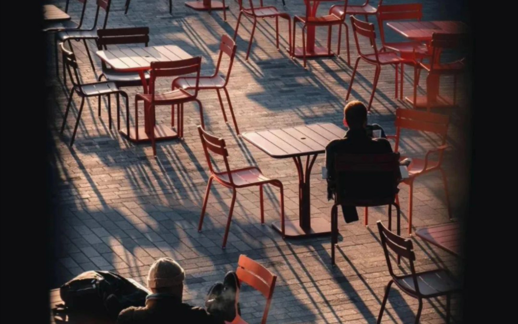 走进光影魔法世界:英国摄影师roman fox的街头摄影