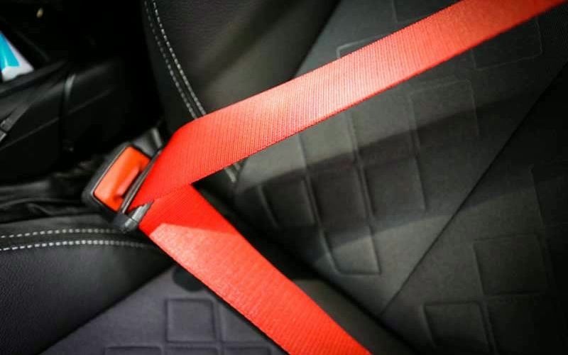奥迪q5l换装berger红色安全带