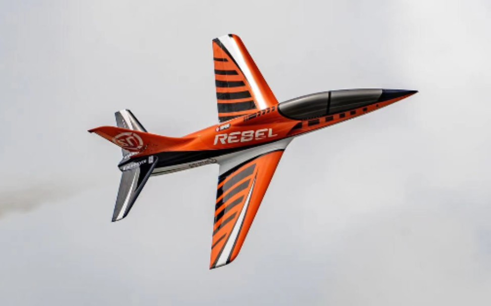 感受涡喷飞机带来的快感 万里 雷电 复材运动机