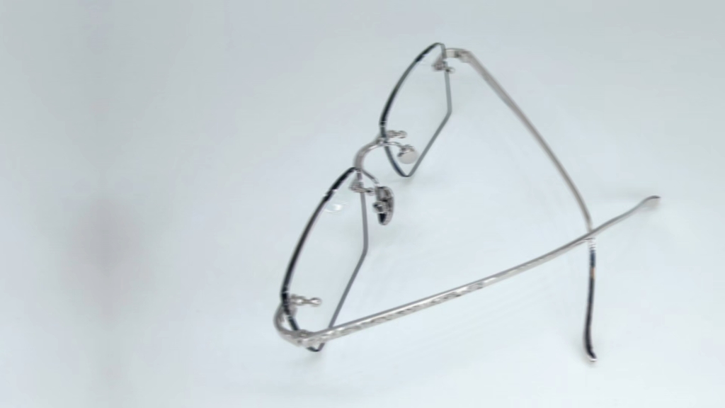 《金上瓦雀珠宝眼镜:领略镜面银的独特魅力》