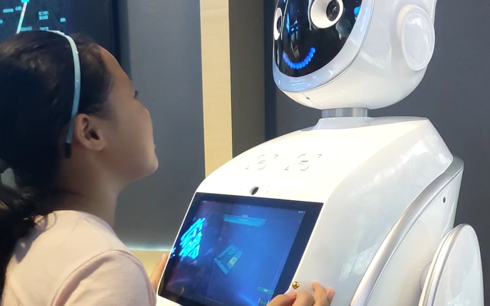 华为ai智能机器人看小朋友互怼人工智能对话搞笑极了