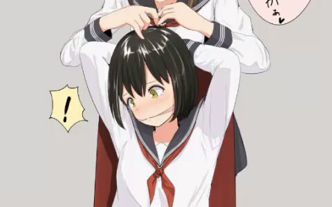 可爱的水手服动漫女生双手放在后脑勺