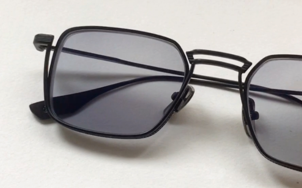 给大脸小伙伴安排一款蒸汽朋克风 纯钛商务休闲眼镜,搭配高科技六边形