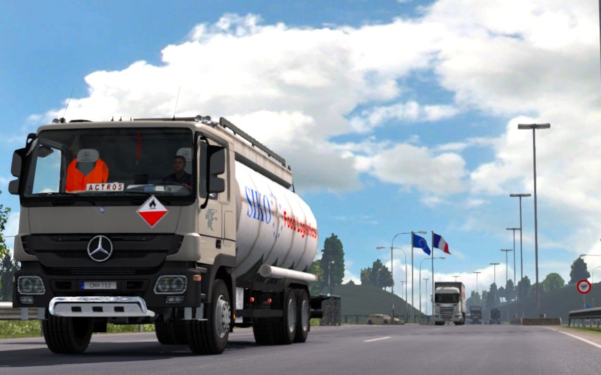 欧洲卡车模拟2:奔驰油罐车告诉飙车