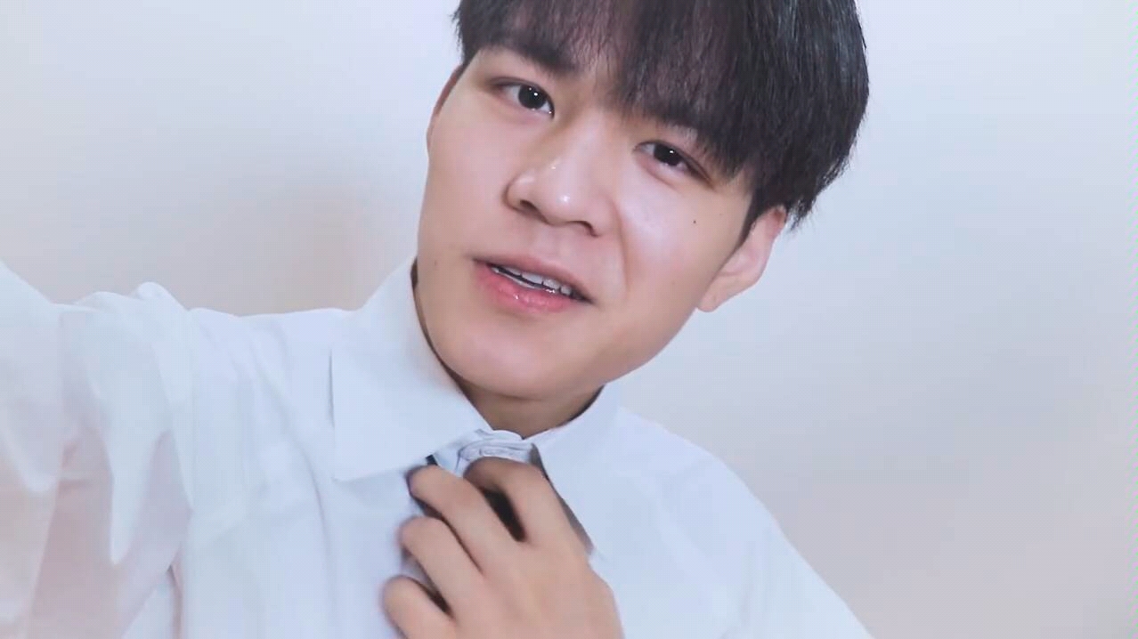 石凯191030小迷糊广告视频skdd太可爱了