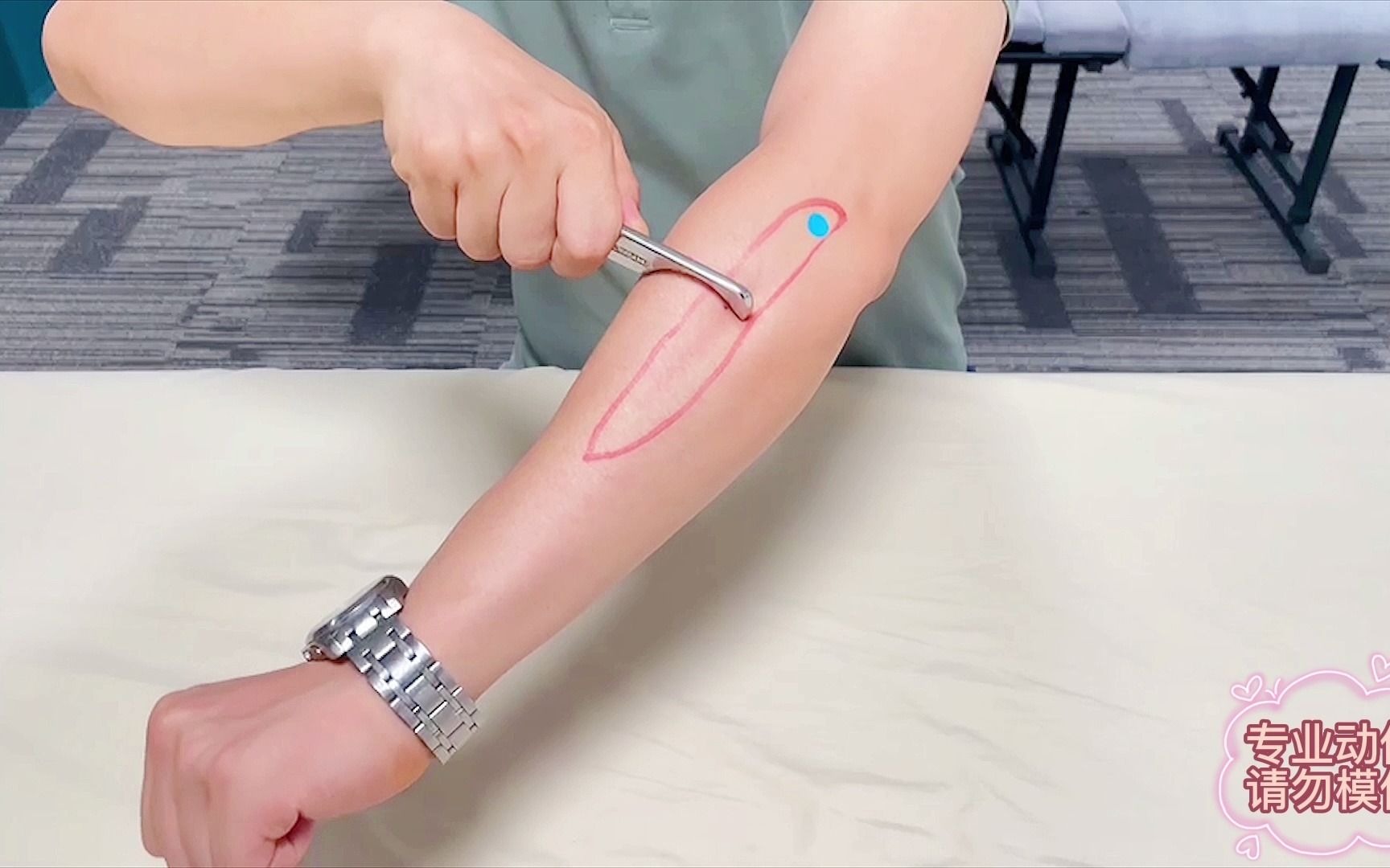 手臂外侧疼痛不适. 两个方法轻松解决