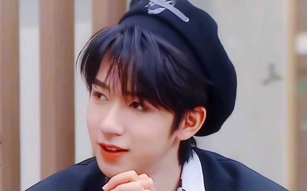 【贺峻霖】最适合戴贝雷帽的小男孩