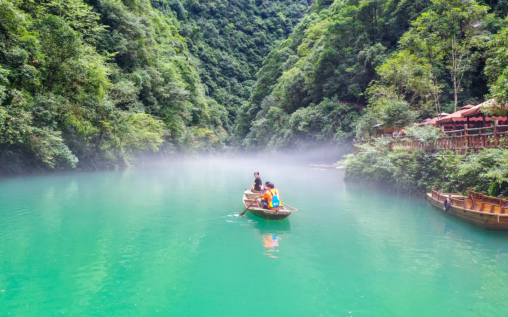 湖北鹤峰屏山峡谷,最窄处刚好过一只小船,人间仙境哔哩哔哩bilibili