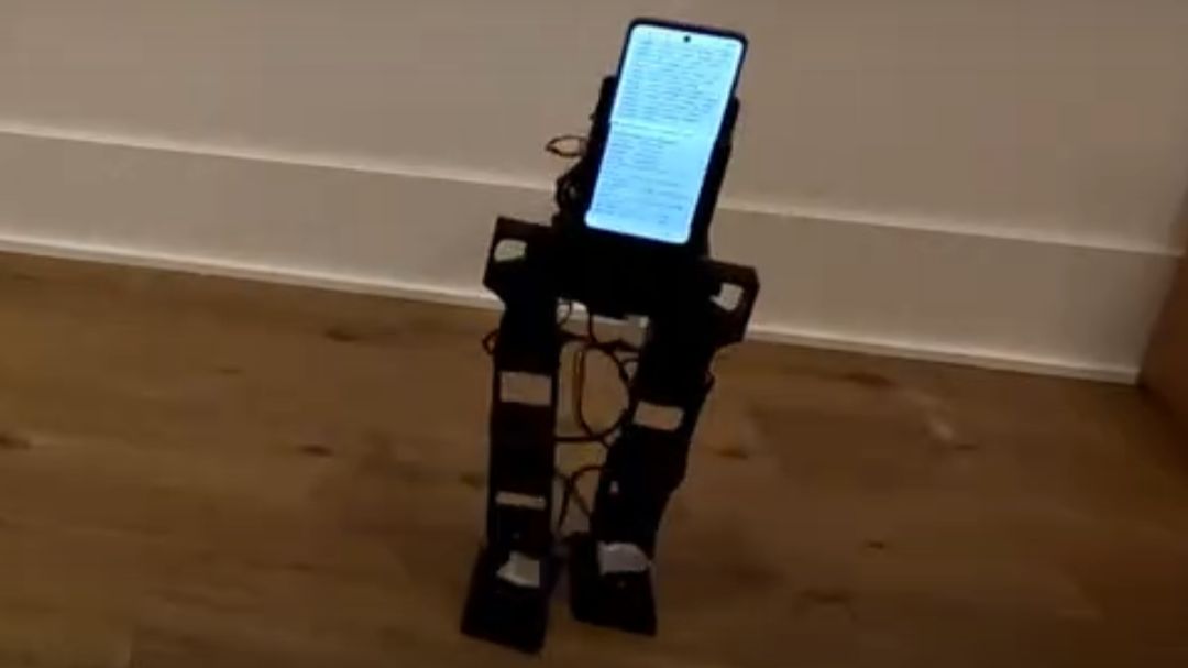 旧手机再就业给机器人当脑子