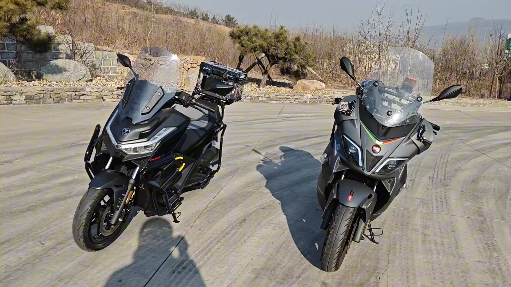 无极sr250gt,阿普利亚srmax250一起去跑山