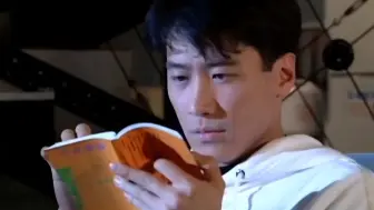 静静地看他静静地看书
