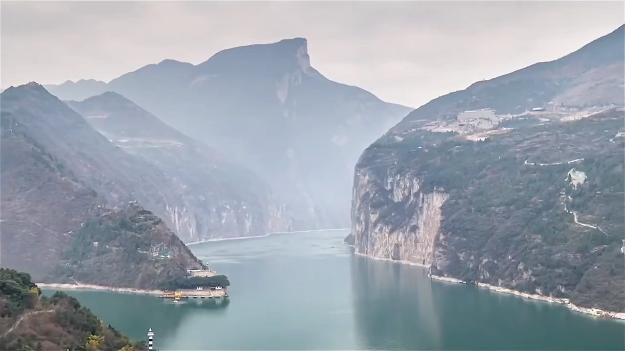 这是我的家乡奉节,这里是历史悠久的白帝城,十元钱的背景图就是这里,你们来过吗?这里山清水秀,美女如云,还有好吃的(奉节脐橙)哔哩哔哩bilibili