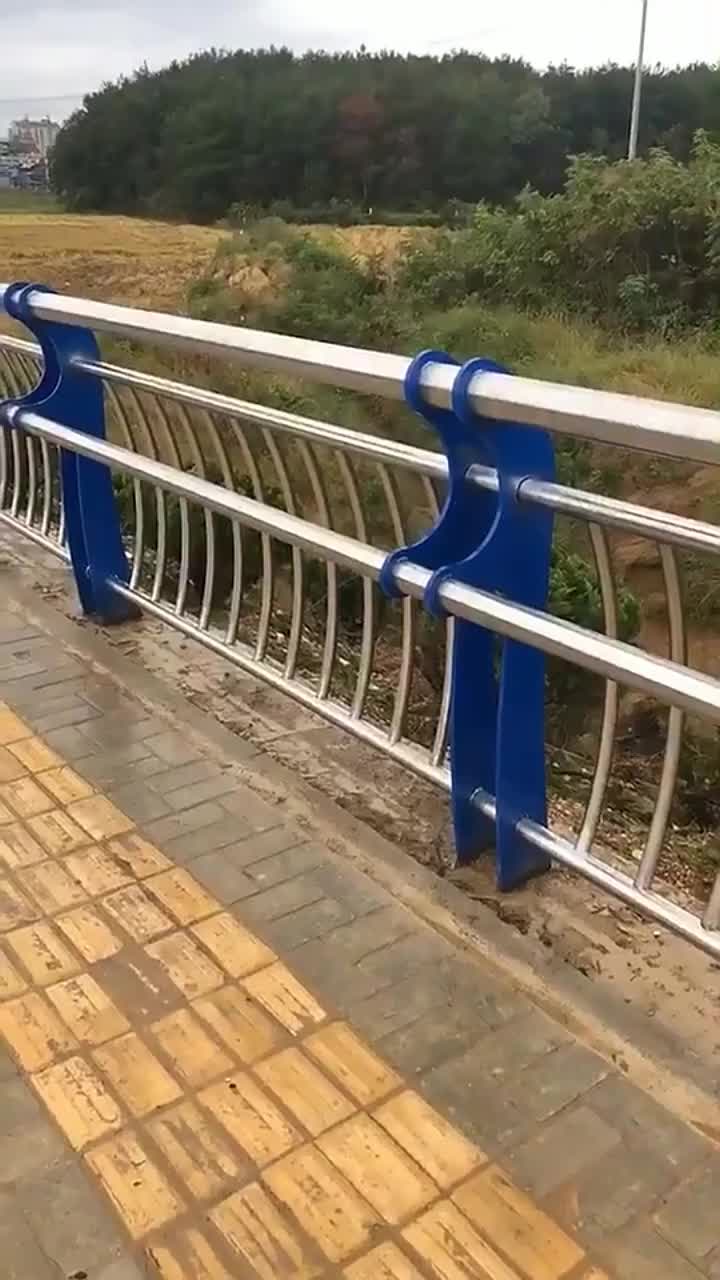 渭南高架桥高速公路201 304不锈钢复合管桥梁护栏源头工厂一米多少钱