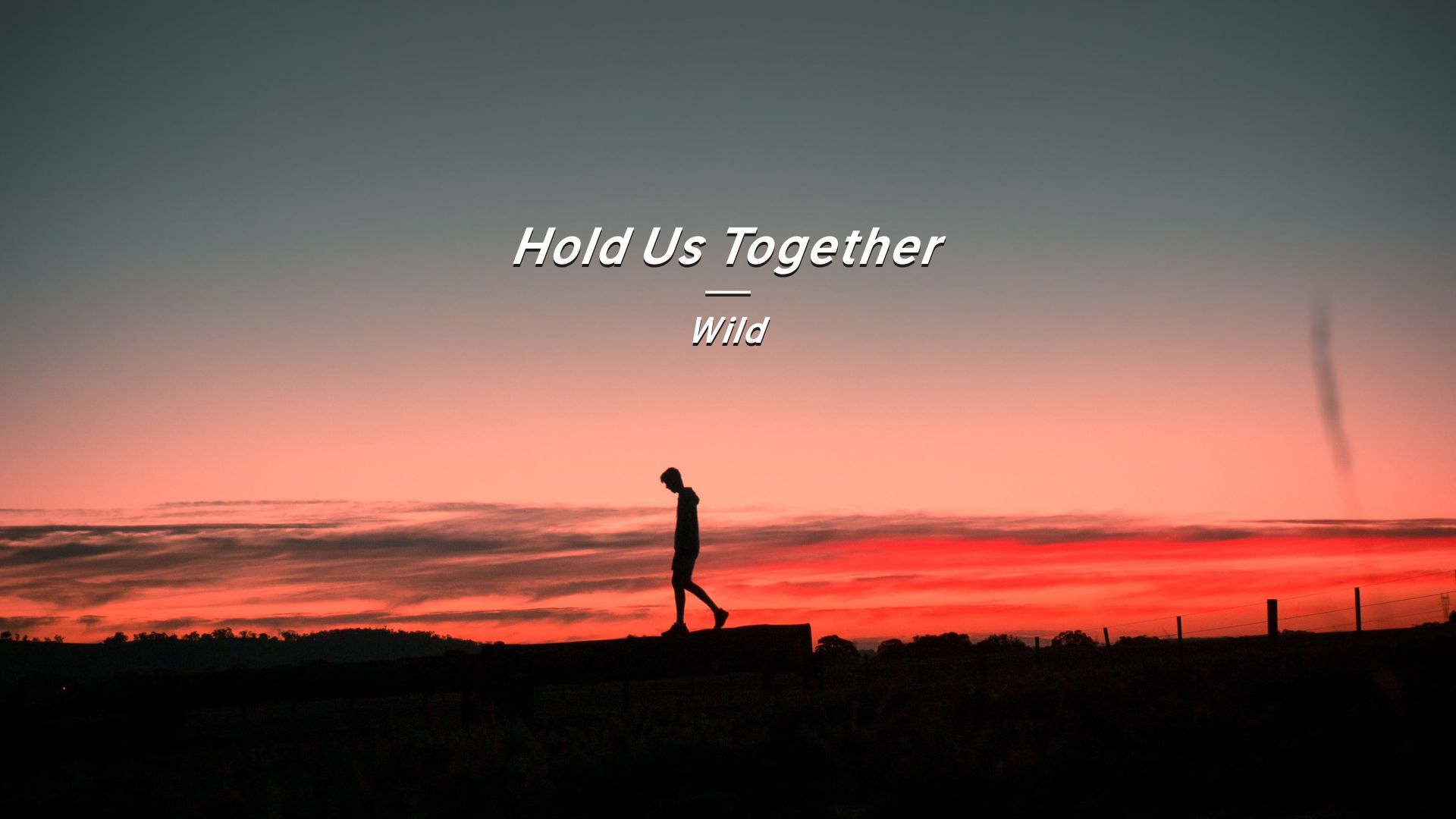 [图]“尽管耳机音量很低，但是还是让我放下笔抬起头了”《Hold Us Together》