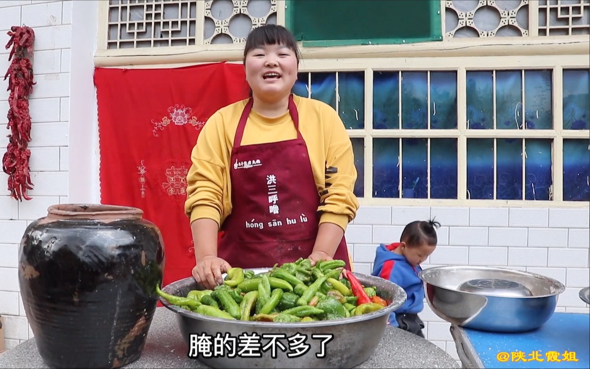 农村传统腌辣椒霞姐一次做了20斤学会这技巧超级好吃又下饭