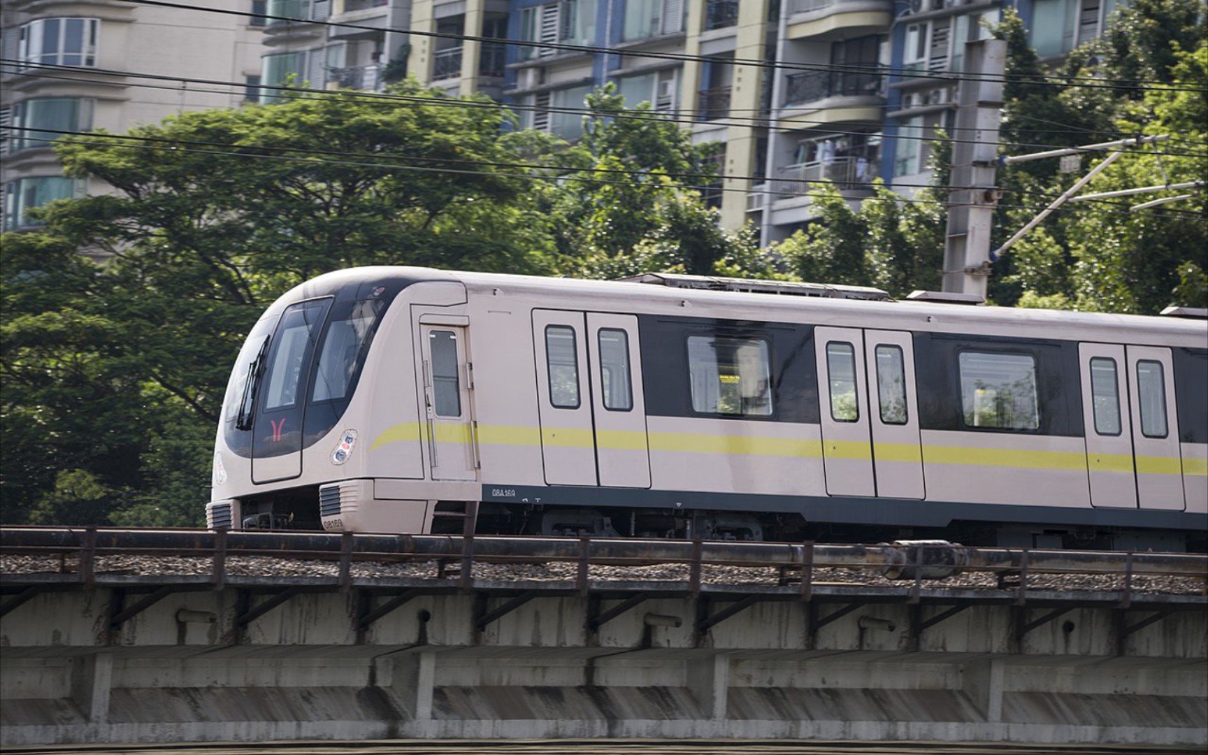 疫情之下的广州地铁8号线