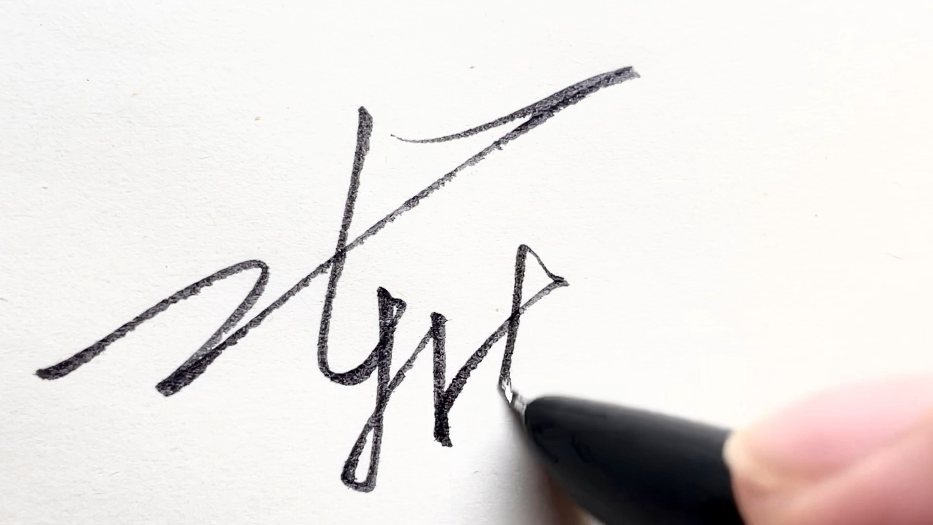 多多转发,关注,评论留下尊姓雅名,就可以帮忙免费设计签名呀.陈洁