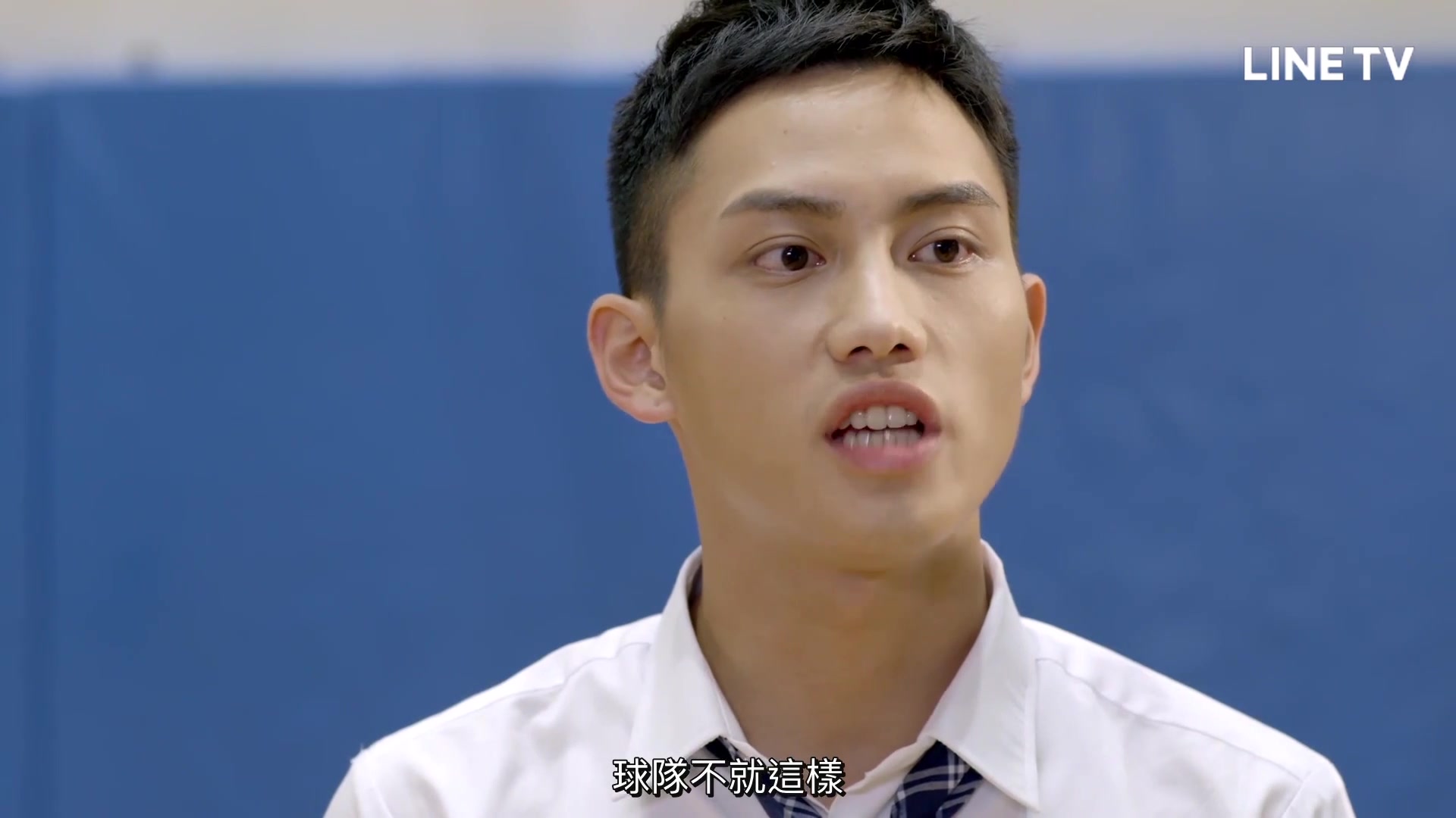 【history越界】宇豪挑战子轩,摘了眼镜打球的子轩学长帅爆了!