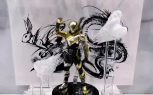 Video herunterladen: 日本玩傢帶你去參觀【TAMASHII NATIONS STORE東京】S.H.Figuarts繫列之假面騎士BUILD 試驗型（兔子戰龍）兔龍新年版本・展示品