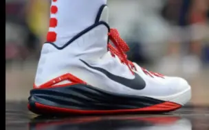 Скачать видео: 耐克  Hyperdunk 2014  当年的上脚精选  还记得哪些球星上脚？