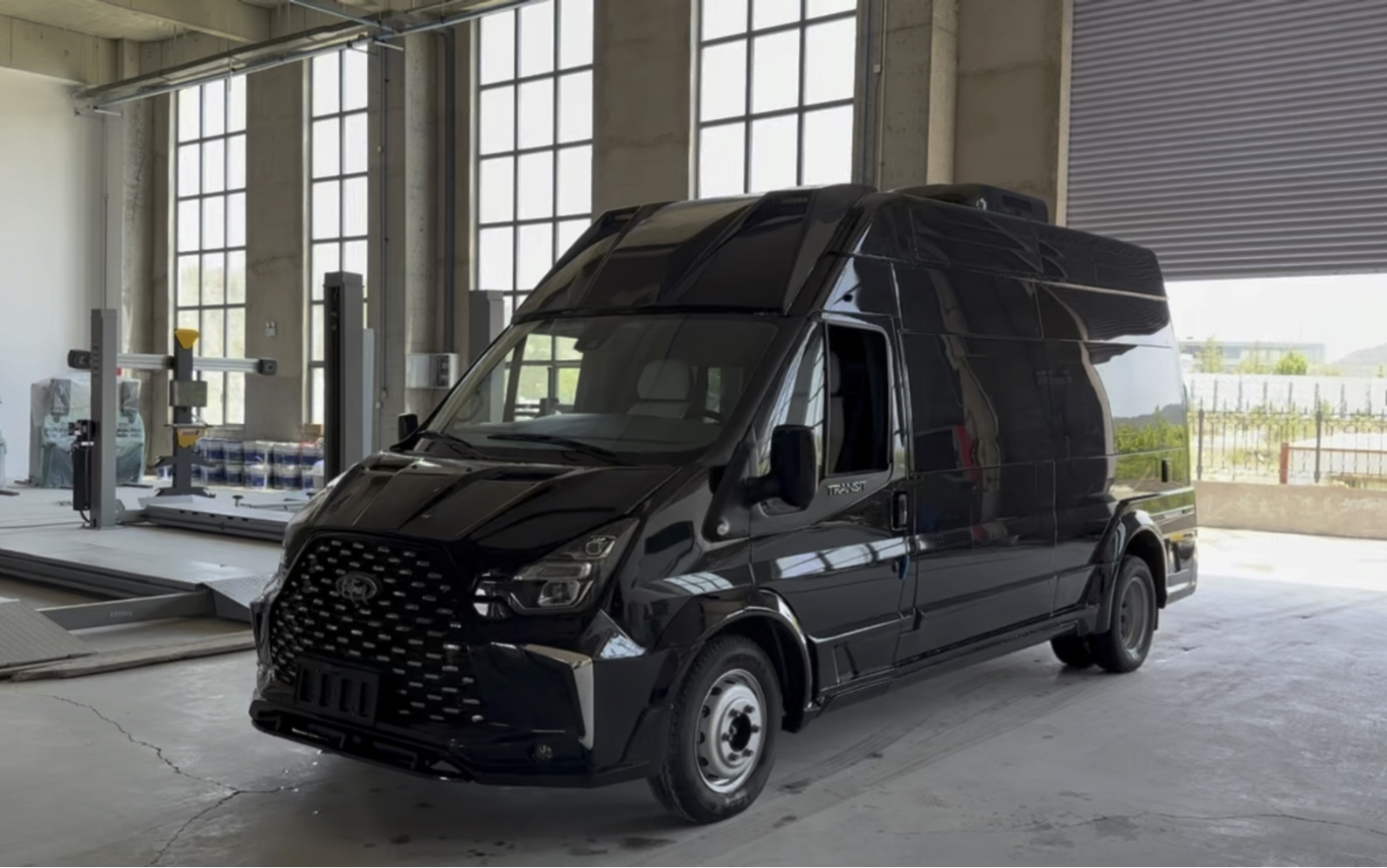 5.99米的福特大尺寸b型房车,六座两卧布局可以商旅两用