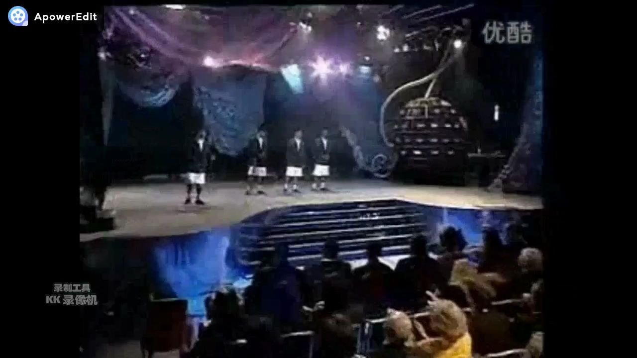 [图]【迈克尔杰克逊】1993年蒙特卡洛世界音乐奖片段-MJ在台下听Boyz Ii Men组合唱end of the road听得如此如醉~~