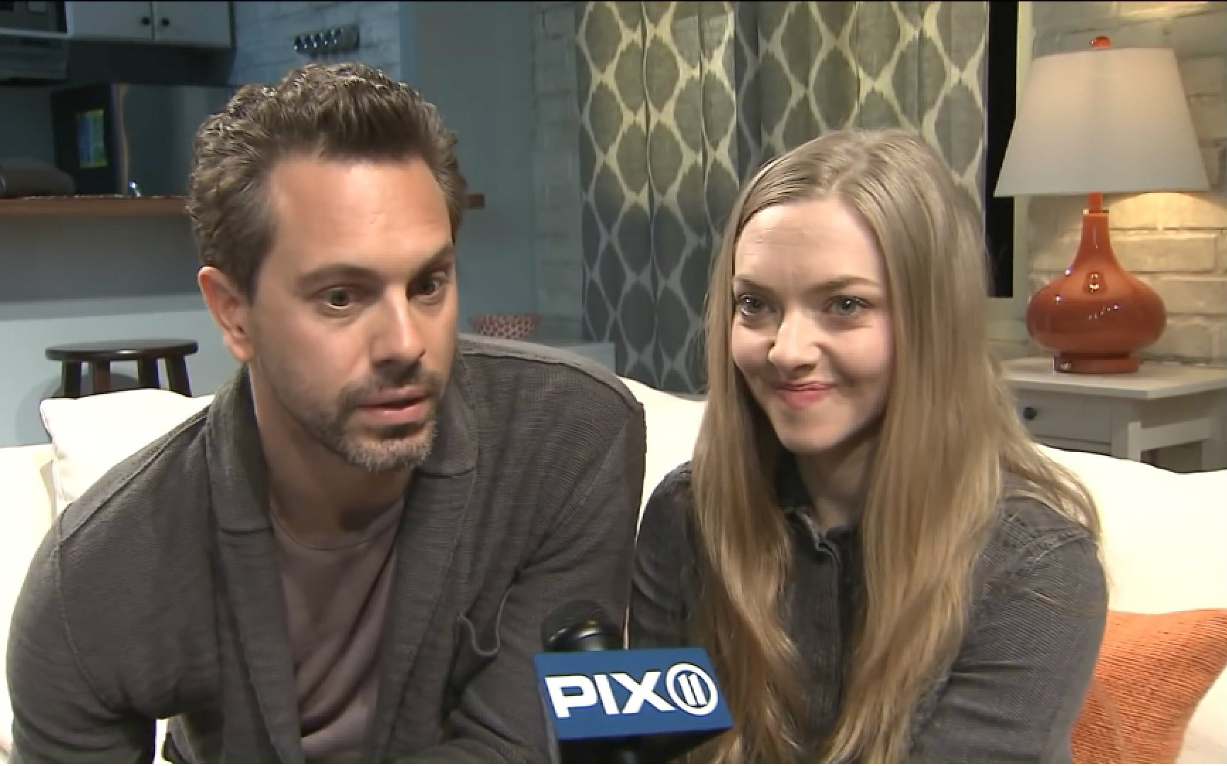 backstage on broadway- amanda seyfried, thomas sadoski