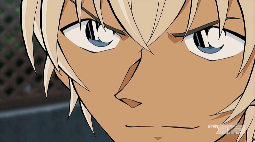 安室透:"这个巷子很狭窄可以请你们让一下路吗 否则可是会受伤的"《名