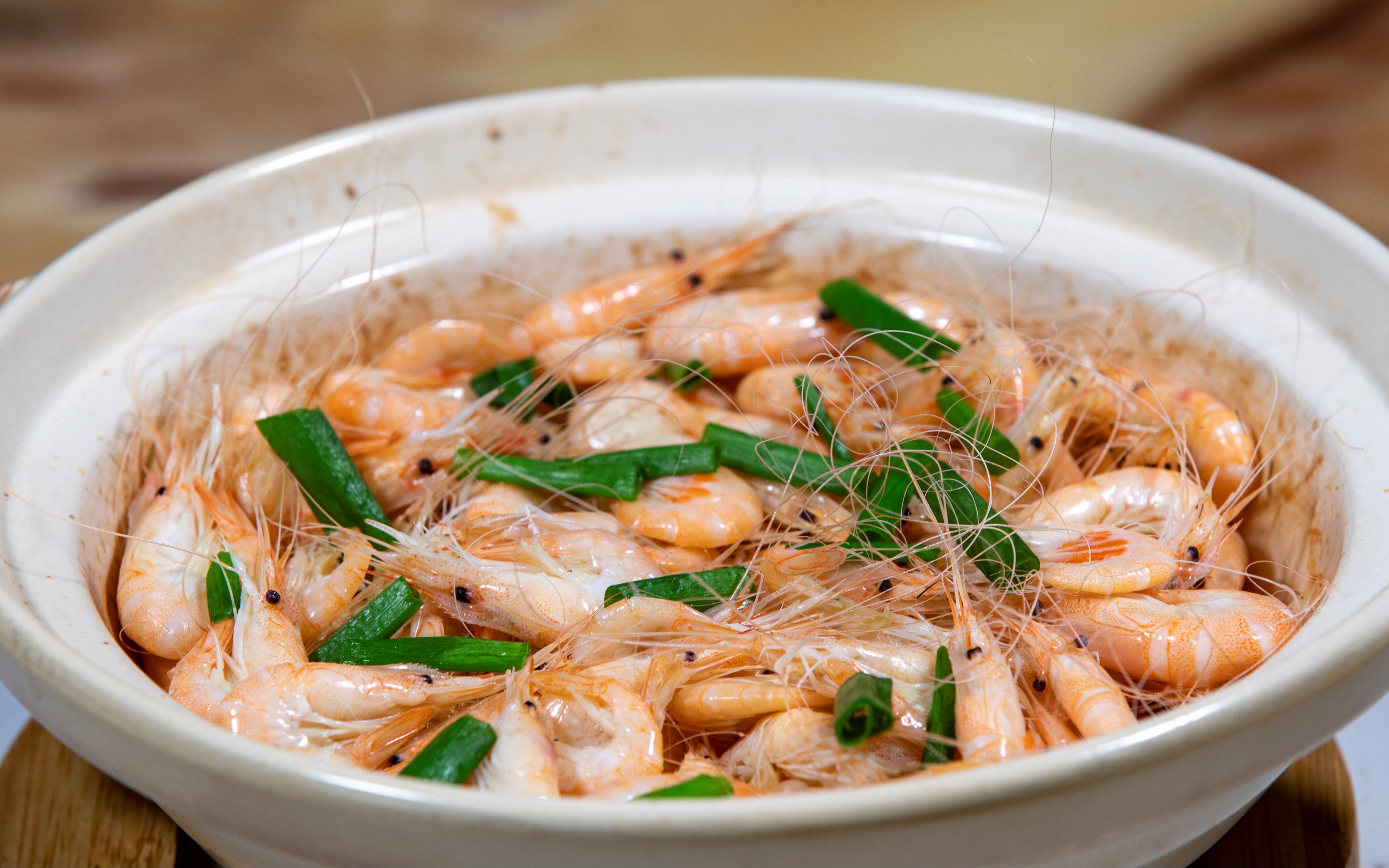 白煮江白虾更原汁原味做法,砂锅焗江白虾,不加一点水出锅十分美