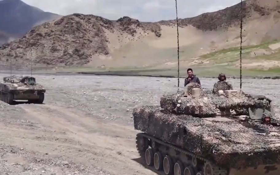 中国重新定义步坦协同04a步兵战车新玩法远超美俄真实